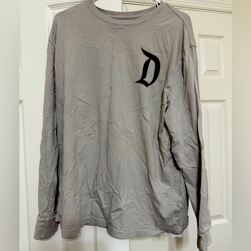 Disneyland, long sleeve graphic shirt size extra large